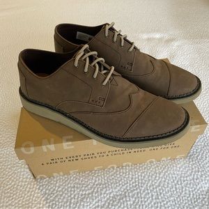 Men’s size 9.5 Toms Brogue